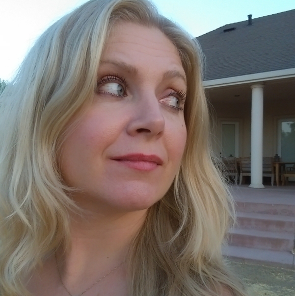 Meet your Posher, Christine - Picture 2 of 14